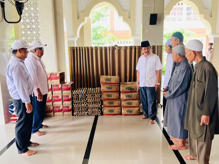 Salurkan Paket Lebaran Tahap II di Ponpes Al Bayan, ISMI Sulsel Tegaskan Komitmen Kebangkitan Ekonomi Umat
